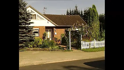 Yaşlı komşu genç bahçıvanı gözyaşı döküyor