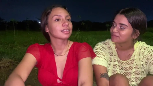 Orgazm olana kadar lezbiyen partnerimle sikişiyorum.