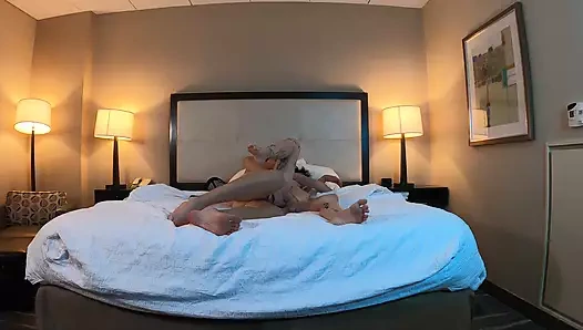 20 yaşındaki dövmeli kadın sikiliyor