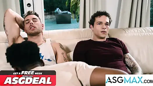 Yıkıcı filmler - domaltarak sikişen heteroseksüel adamlar boşalmalarına yardım etmesi için arkadaşını davet ediyor