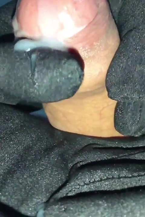 Tesettürlü Hintli Müslüman kız sakso çekiyor ve boşalıyor