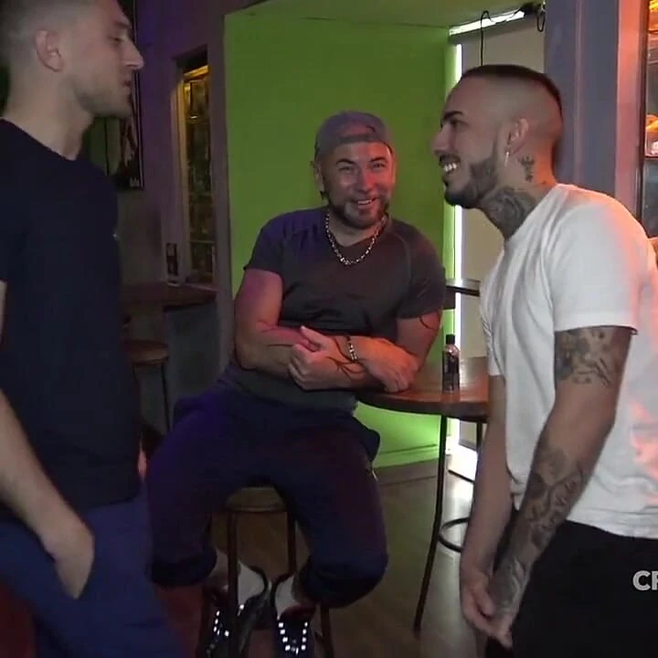 Kalil romantik tarafından korunmasız sikiliyor
