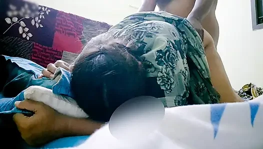 Seksi desi kayınbirader gece sikime güzelce biniyor onu domaltarak sert siktim ve amının içine boşalıyorum