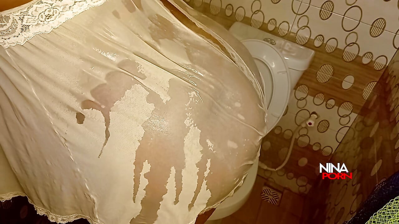 Ebony girl twerking in her bathroom and neighbour sneak in to fuck booty