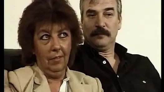 Almanya'dan olgun bayanın sevgilisi ve oyuncaklarıyla oynamasını izle