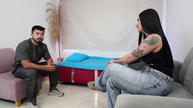 Büyük Göt Flagrant Tantrik Masaj Ofisinde Evli Terapistin Horozunu Aldı