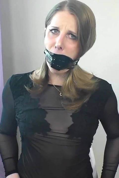 Cassie'nin bdsm gag denemesi ve konuşması