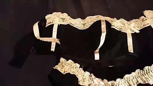 Gianna'nın giydiği sutyen ile mastürbasyon yapıyor