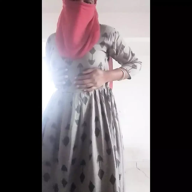 Tamil evli kadın Swetha ateşli bir çıplak şov yapıyor