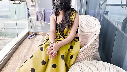 Yenge'yi odada yalnız görünce onunla seks yaptım. Mani Yenge'nin başı beladaydı, ondan sonra spermim vardı.