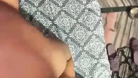 Üniversiteli yaşlı kız genç kız tarafından sikiliyor