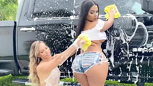 Rose Monroe ve Kelsi Monroe ile harika üçlü seks