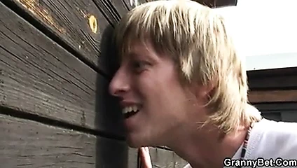 O sikikleri eski orospu içinde kamu yerde