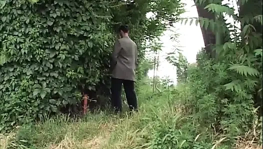 Edepsiz orta yaşlı seksi kadınlar için ateşli yaraklar (tam porno film)