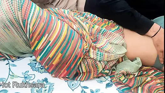 Xxx seksi ev hanımı kocası işten döndüğünde seks için hazırdı. Hintçe edepsiz ses