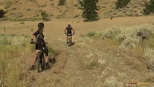 O yanıp söner onu kırpılmış Asya kedi için onu yemek için o ve cumshot üzerinde bu