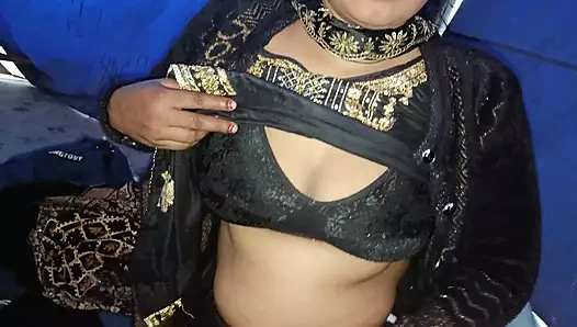 Pinky yenge göğüslerine bastırdı ve amını gösterdi