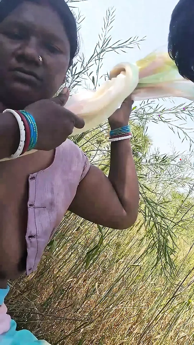 Pati k dost ne gaw k khet me mujhe chodliya