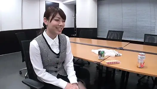 Orta yaşlı bir adam ve bir ofis hanımı