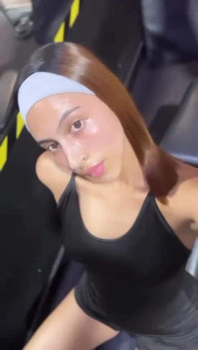 Spor salonunda biraz terliyor