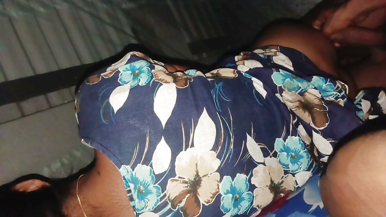 Köydeki Desi kızın evde erkek arkadaşıyla sikişirken MMS'i sızdırıldı.