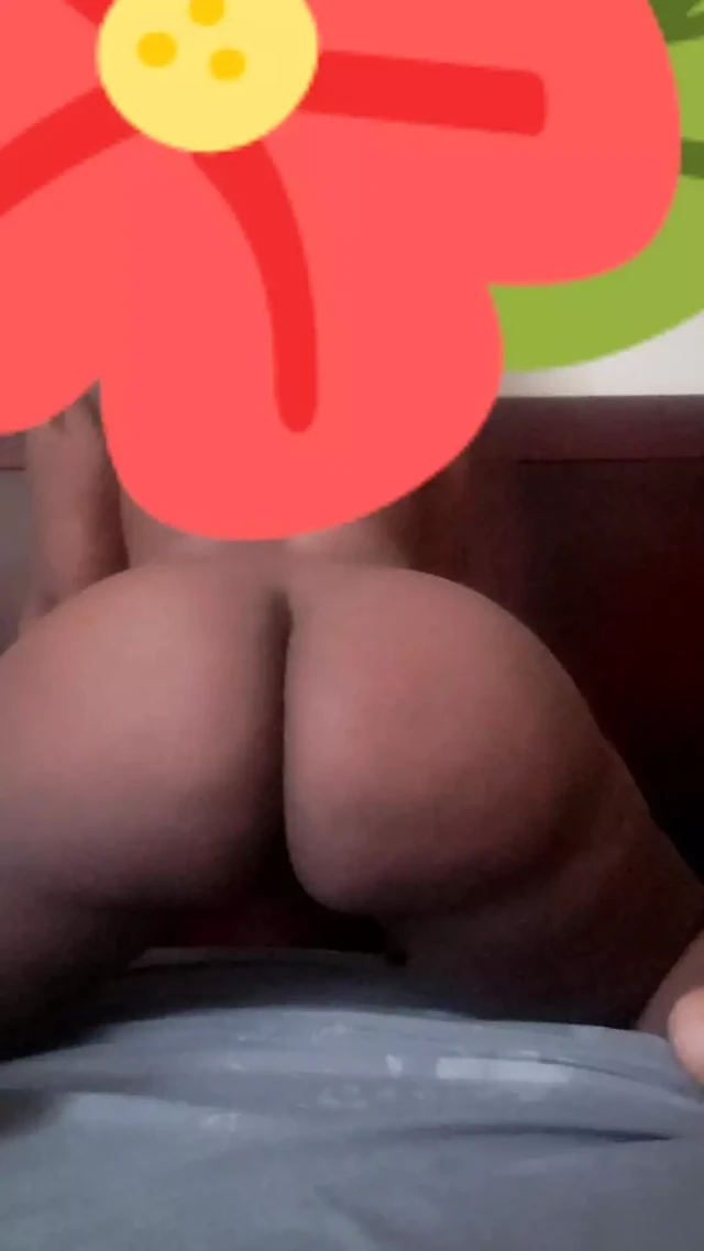 Офигенная цветочница с офигенной задницей