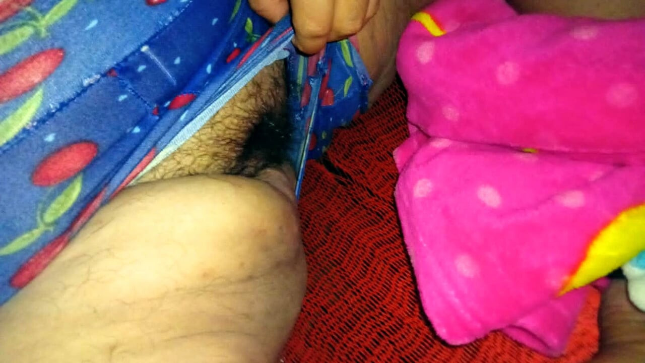 Fışkırtana kadar karımın şişman ve kıllı amına mastürbasyon yaptığım farklı durumlar
