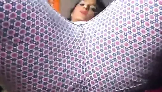 Deliah gibi geliyor.