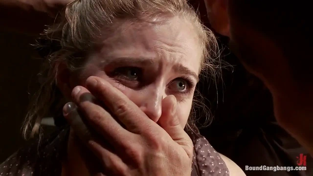 Zavallı küçük Amerikalı kız Meksika'da ilk kez grup seks ve çifte penetrasyon!!!!!