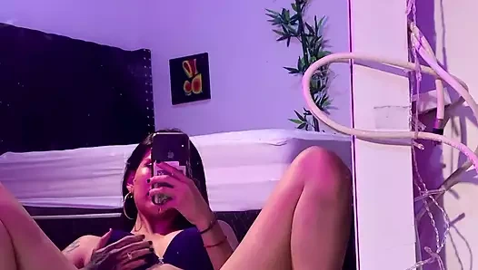 Latina yavaş yavaş onu kedi yok ediyor