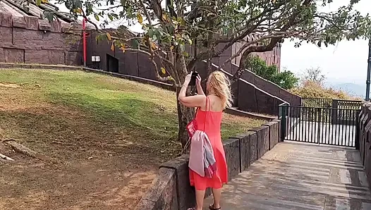 Olgun Sarışın Eş Günlük Seksin Tadını Çıkarıyor