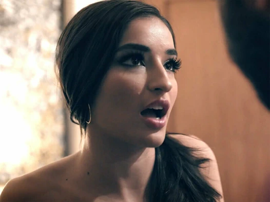 Dedektif üniversiteli gençleri cinsel ilişki hakkında sorguluyor