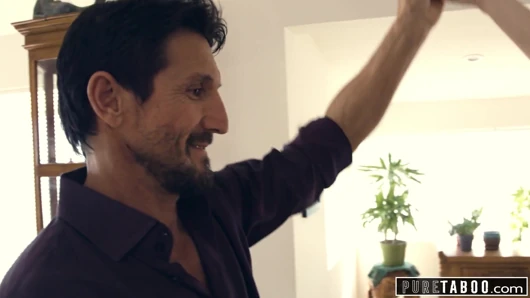 Saf tabu üvey anne üvey amca ile genç yakalandı ve katıldı
