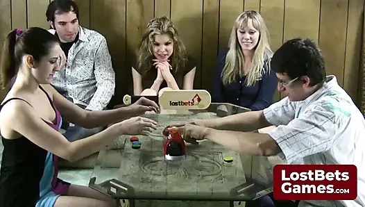 Vahşi ve ateşli striptiz noname oyunu için kendinizi hazırlayın