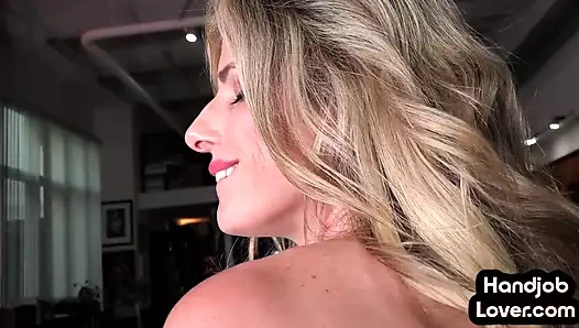 Yağlanmış büyük memeli bakış açısı orta yaşlı seksi kadın yakın çekimde amatör hj veriyor