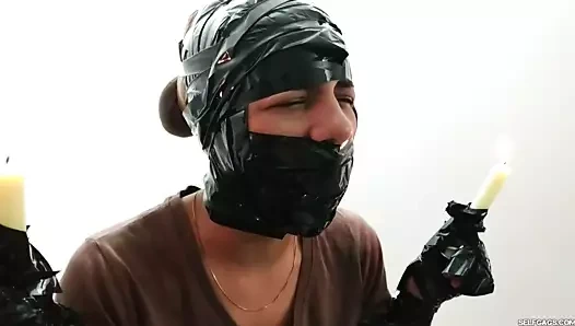 Aptal bdsm üvey kızı bağlı olarak kullanılan ve esnemeler insan mobilya