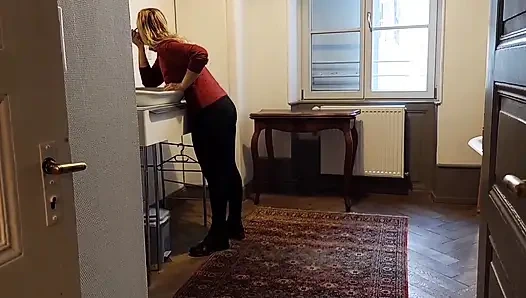 Olgun Sarışın Eş Arada Seksten Hoşlanır
