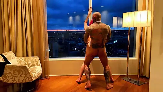 Lüks penthouse sikişi - mastürbasyon, pencereden sikiş, gırtlağına kadar alma ve döl takası