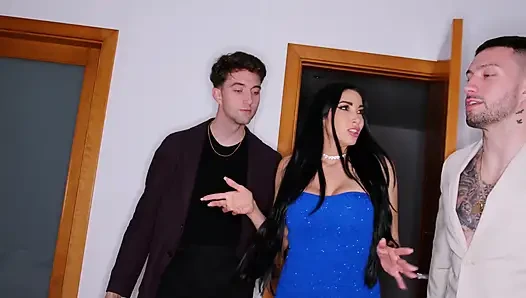 Büyük göğüslü Clea Gaultier'e çift doz penis vermek, çift penetrasyon