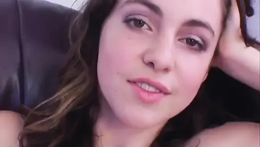 Güzel ateşli kıllı kız nostaljik solo dildo lydia