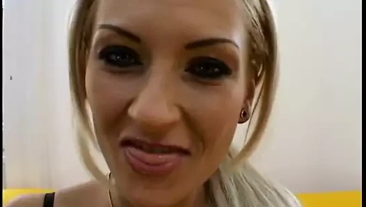 Sarışın pov kaltak becerdin ve yutma