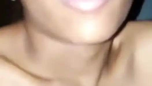 Amcığımı üç parmağıma sürtünüyorum