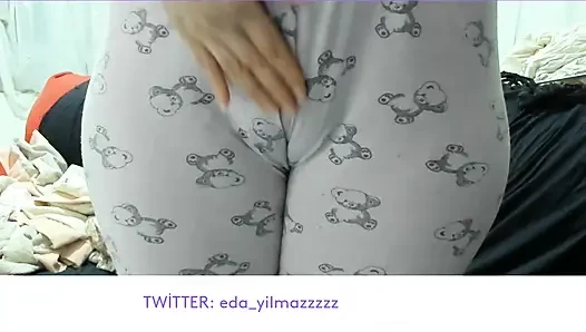 CAMELTOE- PİJAMAYLA MASTURBASYON- KABARMIŞ AM- ŞİŞMİŞ AM- TURK PORNO
