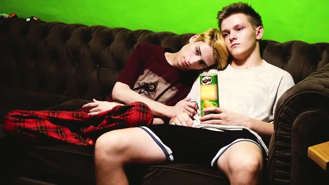 Patates veya yarakla sikişiyor