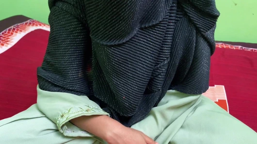 Seksi Hintli evli kadın ev müdürüyle sikişiyor