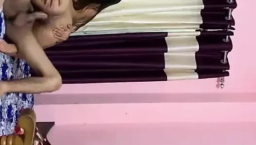 Yeni Nepal videosu. Budo ma xa maja aaiyo earkako ko budii lai daro haniyo'ya teklif ediyor. Otel odası ile komşu karısıyla