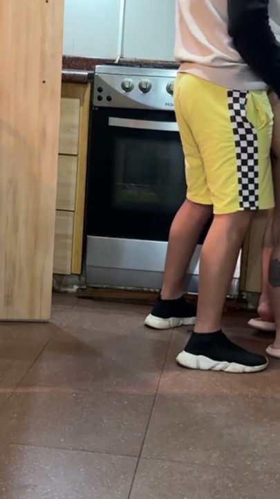 Ev Hanımı Komşusundan Kendisini Ayartması İçin Yardım İstiyor, Kocası Yoktu ve Oluyor🤐 | Bölüm 1