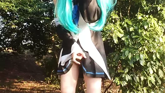 Yamakaze Japon kostümlü herkesin içinde mastürbasyon yapıyor