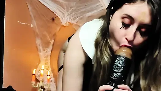 Rahibe çok fazla tükürük ile büyük siyah dildo emiyor