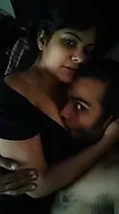 Hint çift öpüşme ve Meme yalama